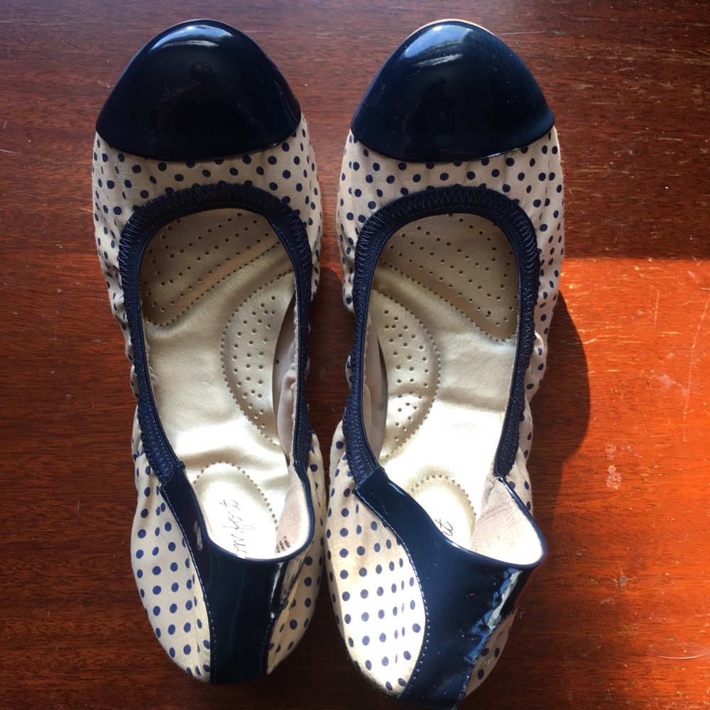 Cream and navy blue flats size 10